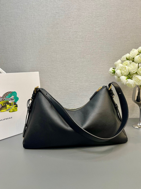 Prada 单肩包 尺寸：39*24*11.5cm