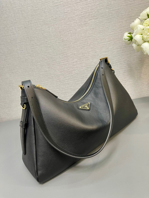 Prada 单肩包 尺寸：39*24*11.5cm