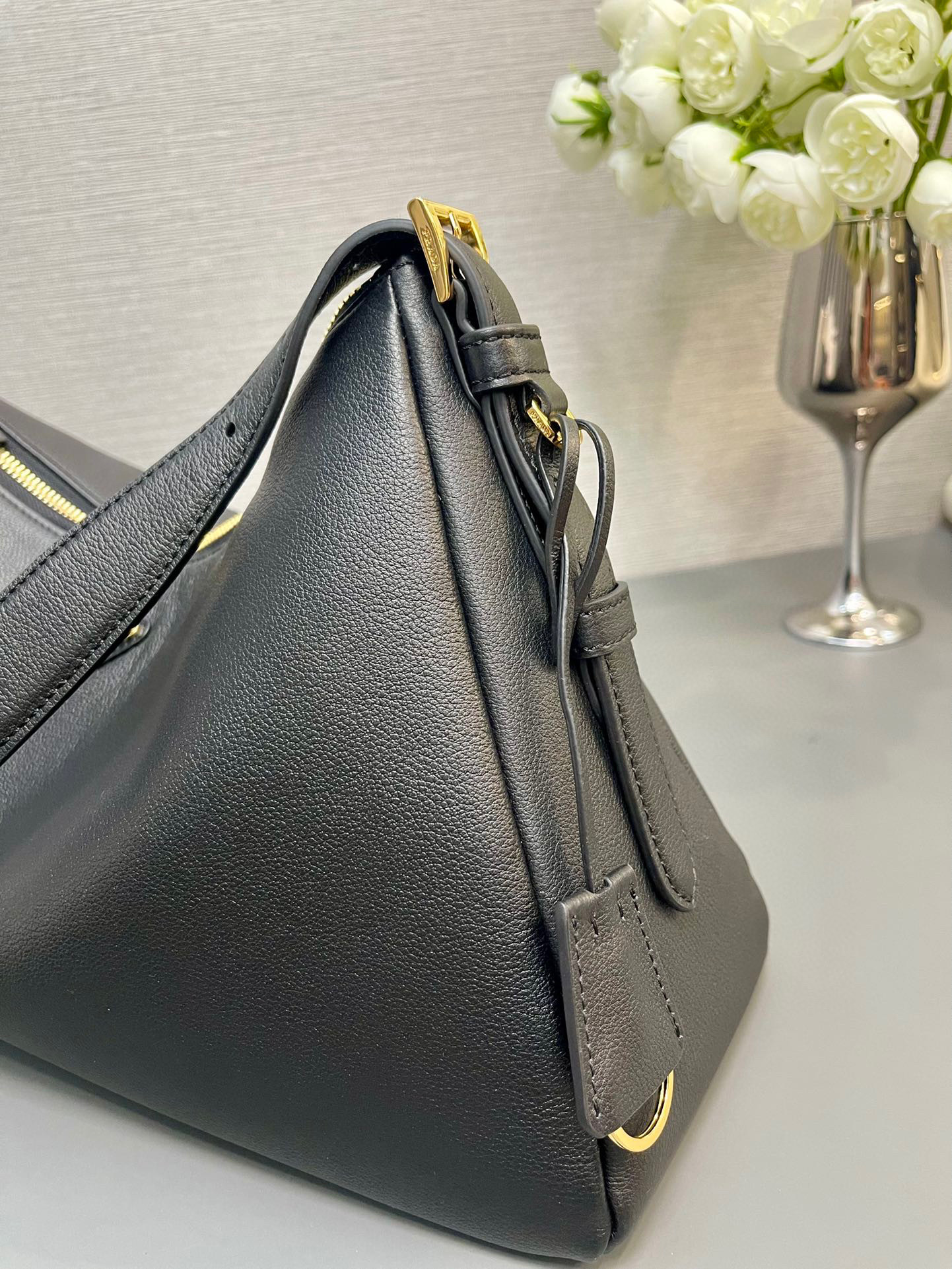 Prada 单肩包 尺寸：39*24*11.5cm