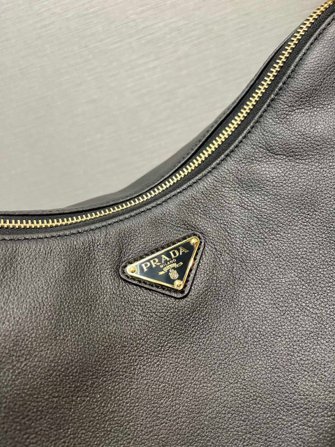 Prada 单肩包 尺寸：39*24*11.5cm
