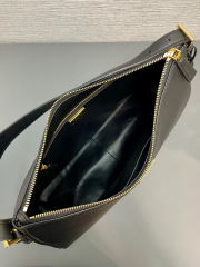 Prada 单肩包 尺寸：39*24*11.5cm