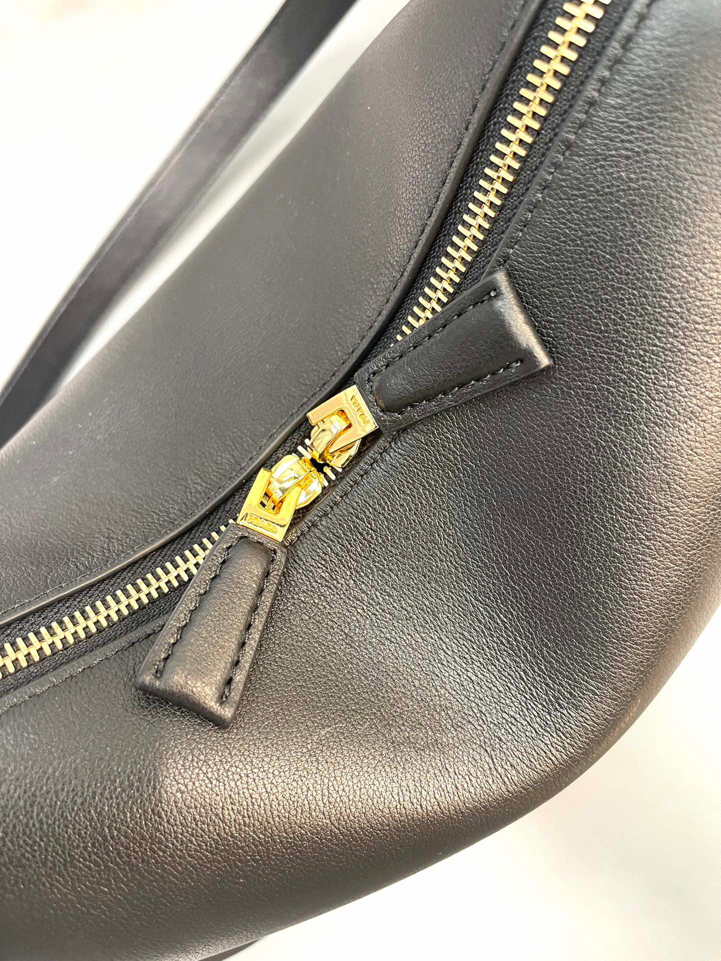 Prada Hand bag Size：25*18*10.5cm