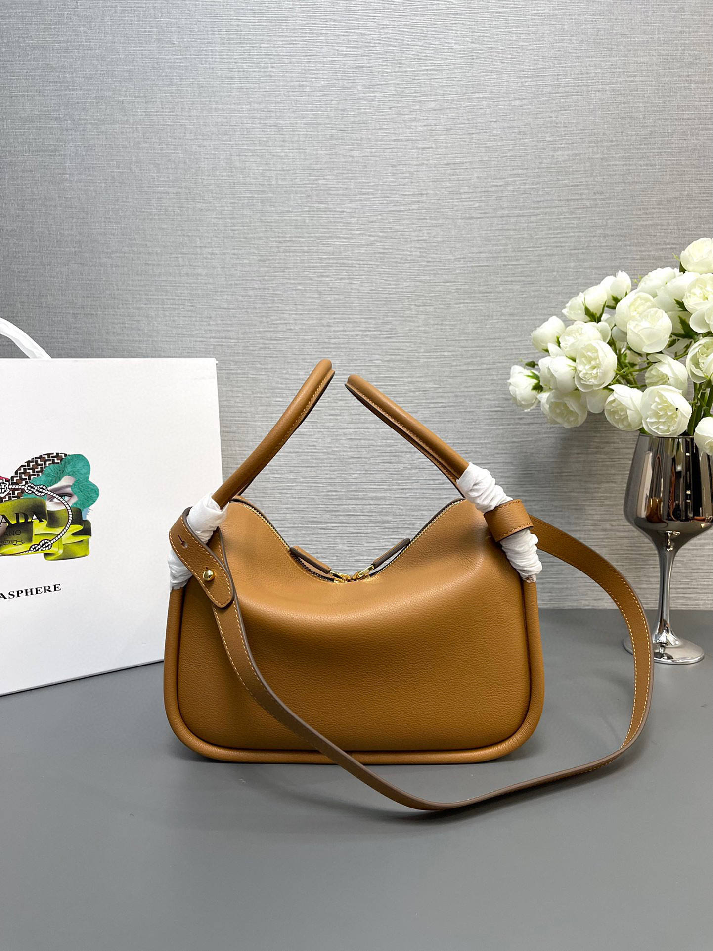 Prada Hand bag Size：25*18*10.5cm