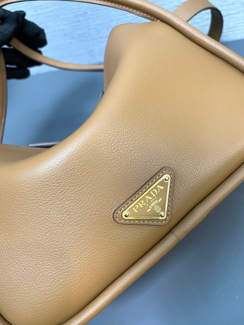 Prada Hand bag Size：25*18*10.5cm