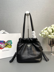 Prada 手袋尺寸：24*25*11cm