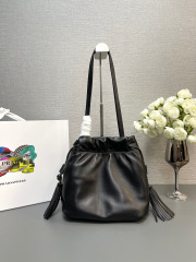 Prada 手袋尺寸：24*25*11cm