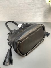Prada 手袋尺寸：24*25*11cm
