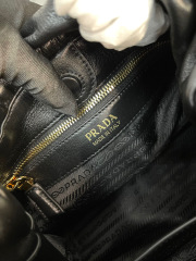Prada 手袋尺寸：24*25*11cm