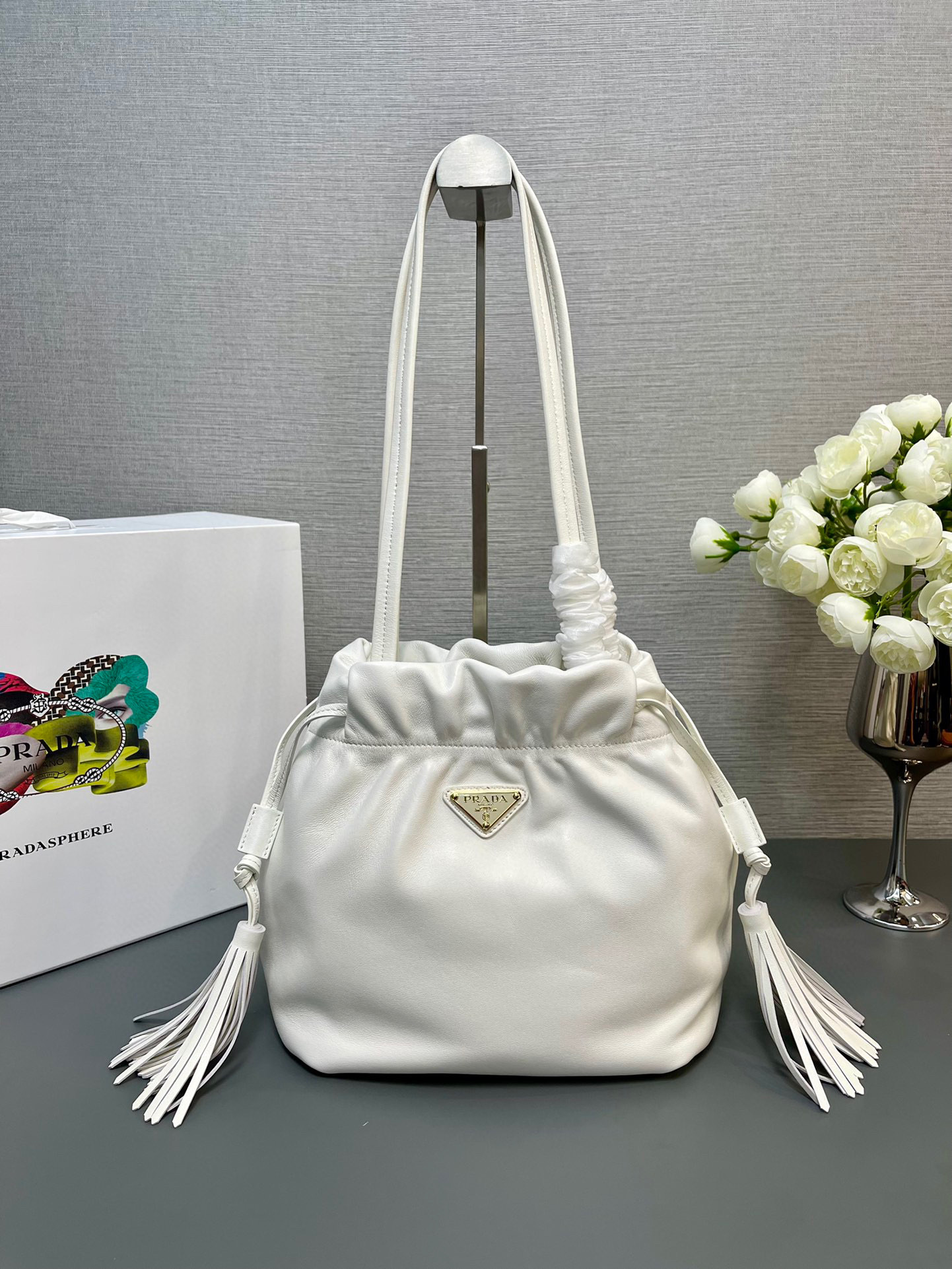 Prada 手袋尺寸：24*25*11cm