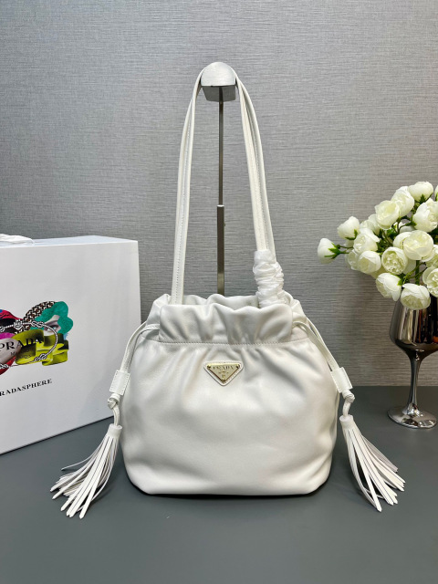 Prada 手袋尺寸：24*25*11cm