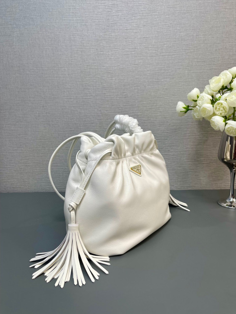 Prada 手袋尺寸：24*25*11cm
