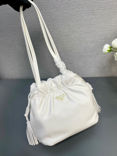 Prada 手袋尺寸：24*25*11cm