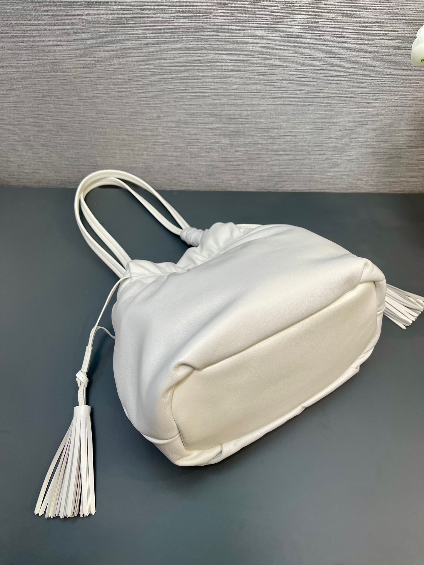 Prada 手袋尺寸：24*25*11cm