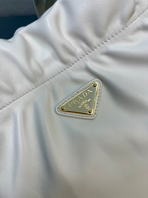 Prada 手袋尺寸：24*25*11cm