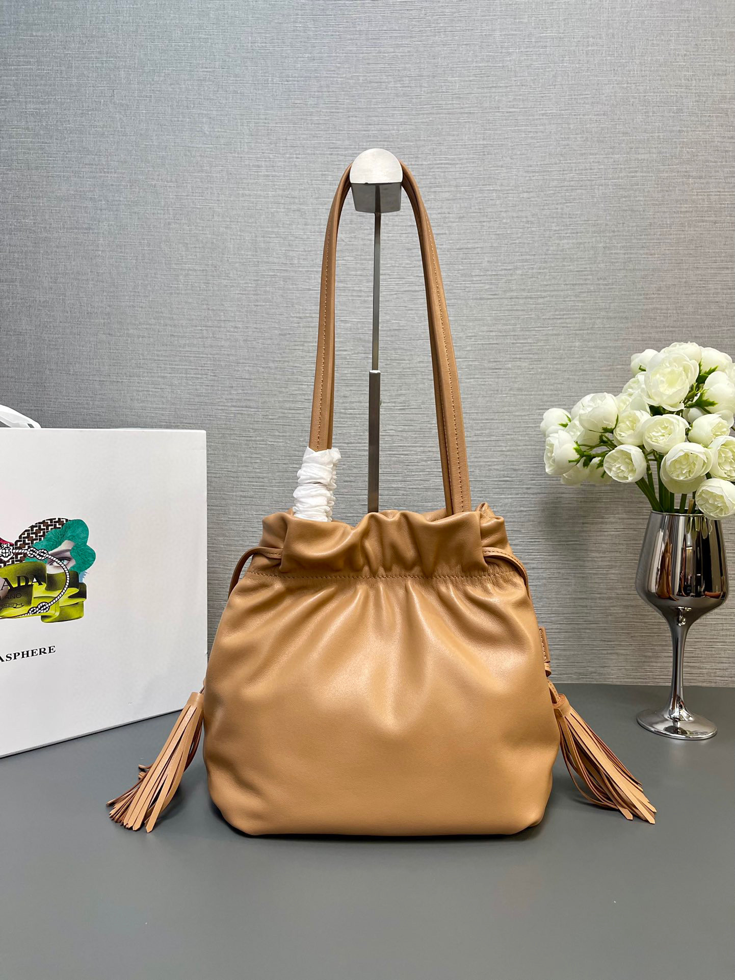Prada 手袋尺寸：24*25*11cm