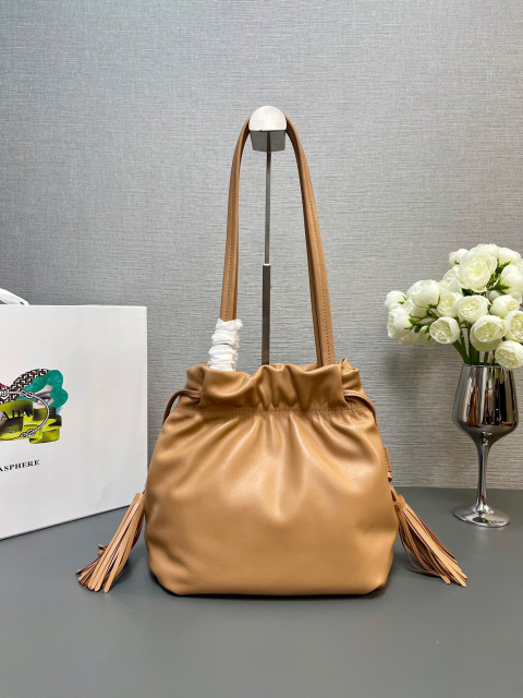 Prada 手袋尺寸：24*25*11cm