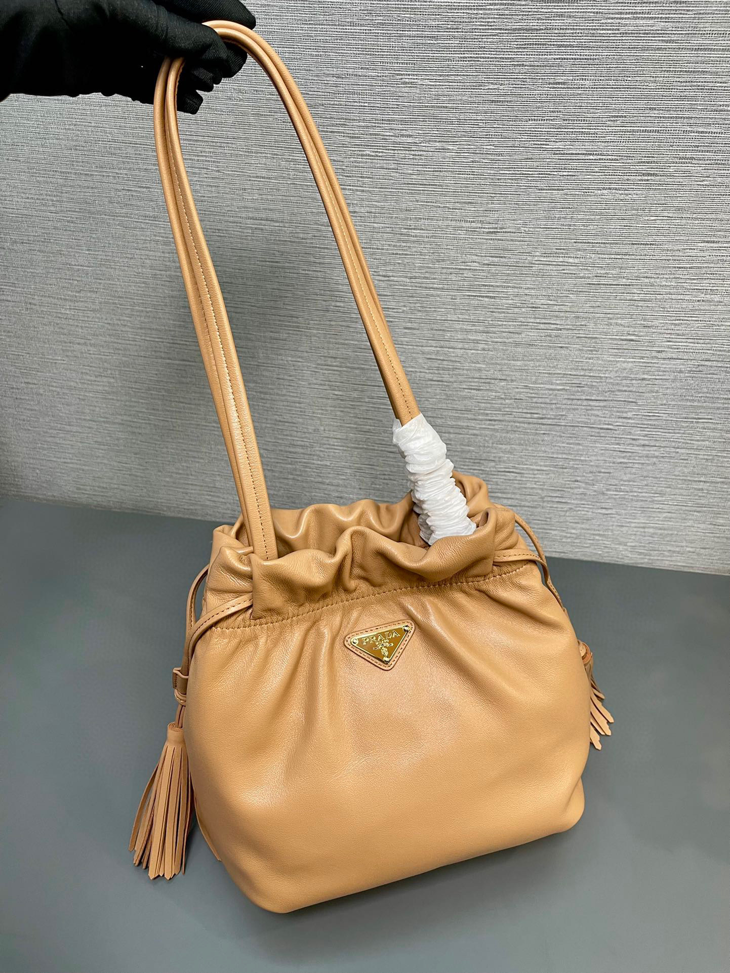 Prada 手袋尺寸：24*25*11cm