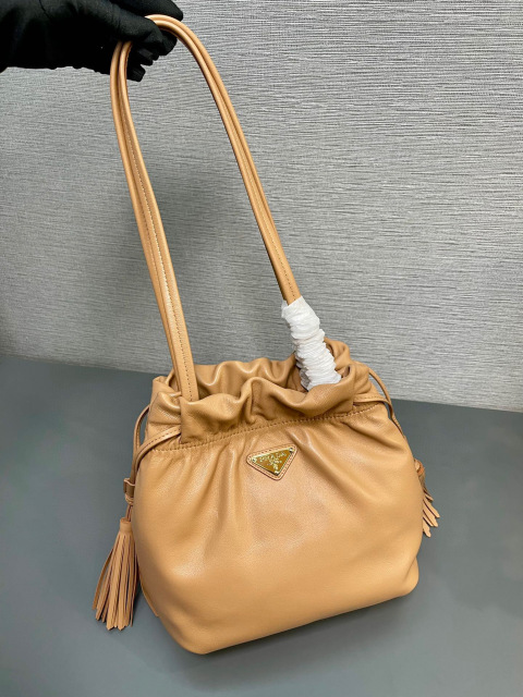 Prada 手袋尺寸：24*25*11cm