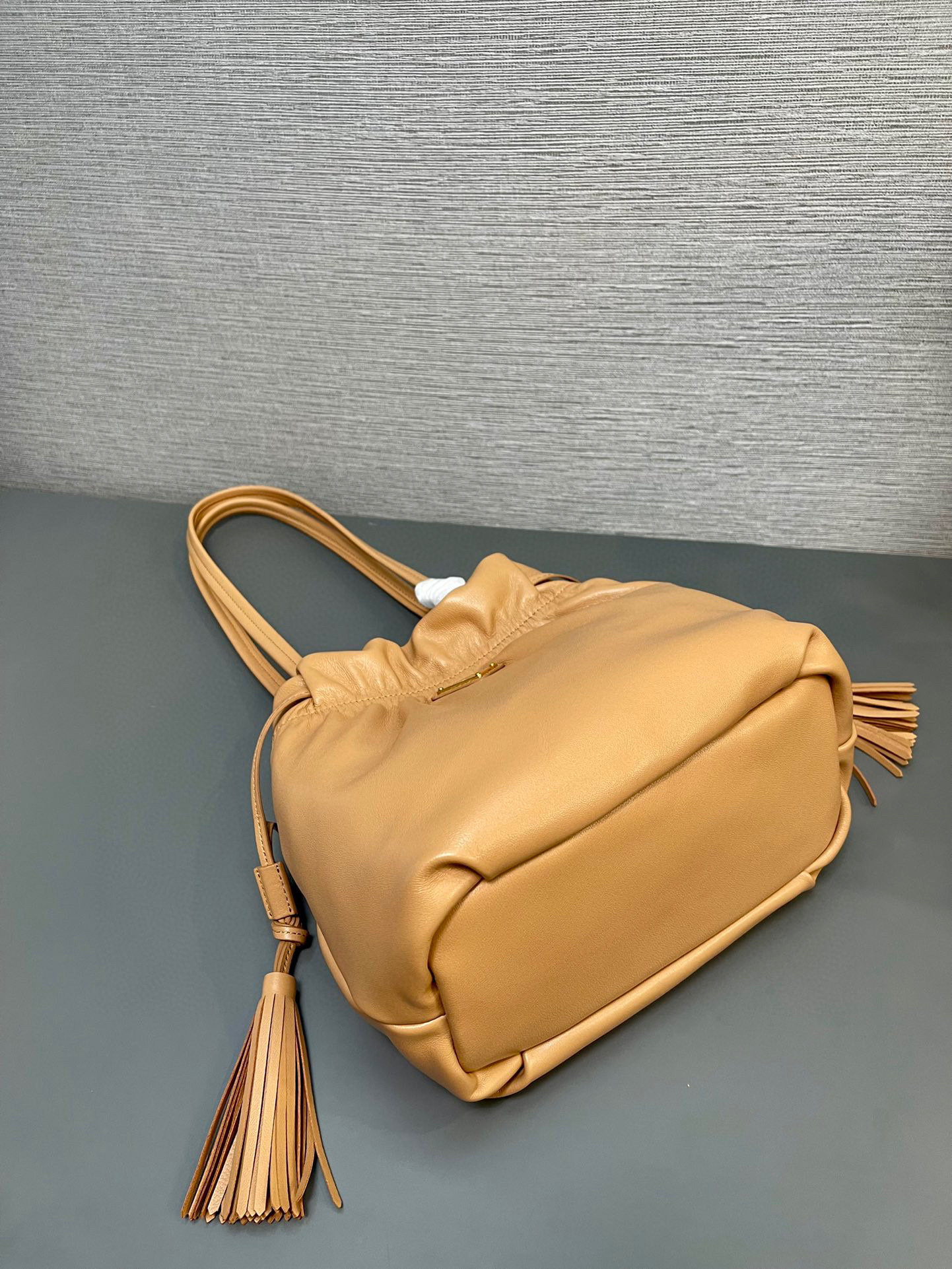 Prada 手袋尺寸：24*25*11cm