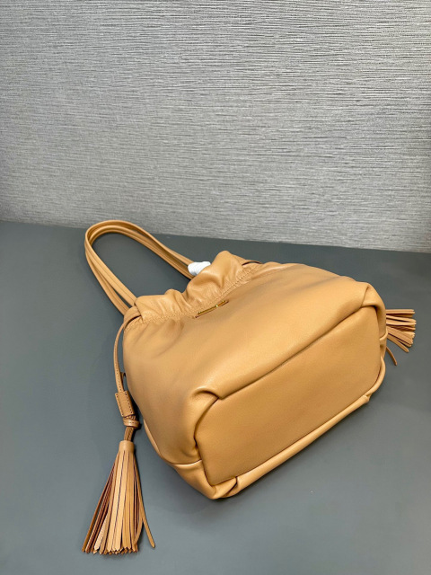 Prada 手袋尺寸：24*25*11cm