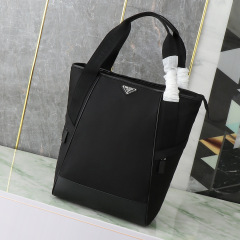 Prada购物袋尺寸：31.5*42*17cm