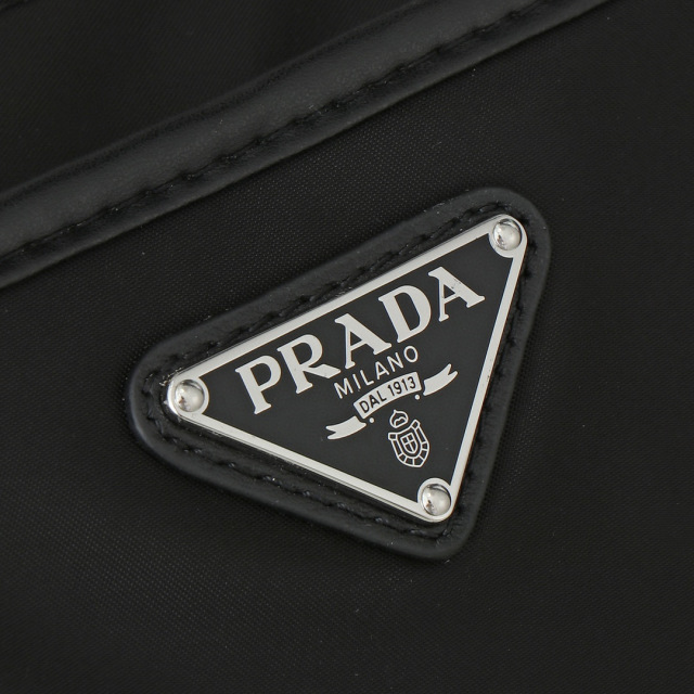 Prada购物袋尺寸：31.5*42*17cm