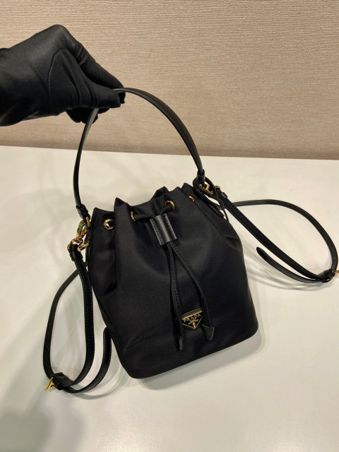 Borsa a secchiello Prada Dimensioni: 15,5*19,5*10 cm