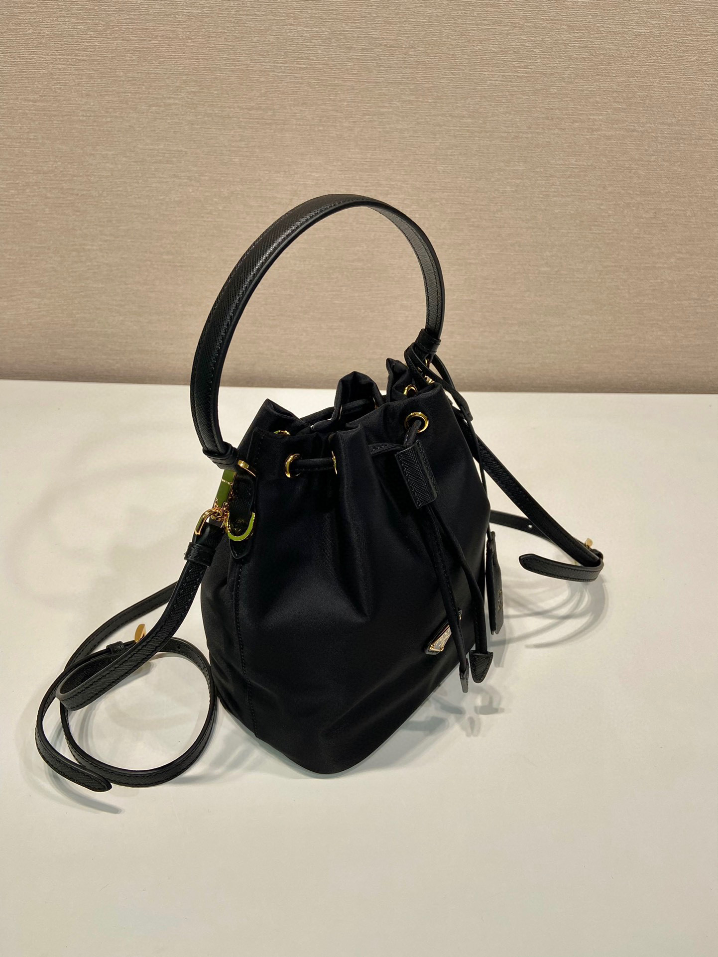 Borsa a secchiello Prada Dimensioni: 15,5*19,5*10 cm