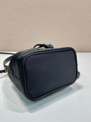 Borsa a secchiello Prada Dimensioni: 15,5*19,5*10 cm