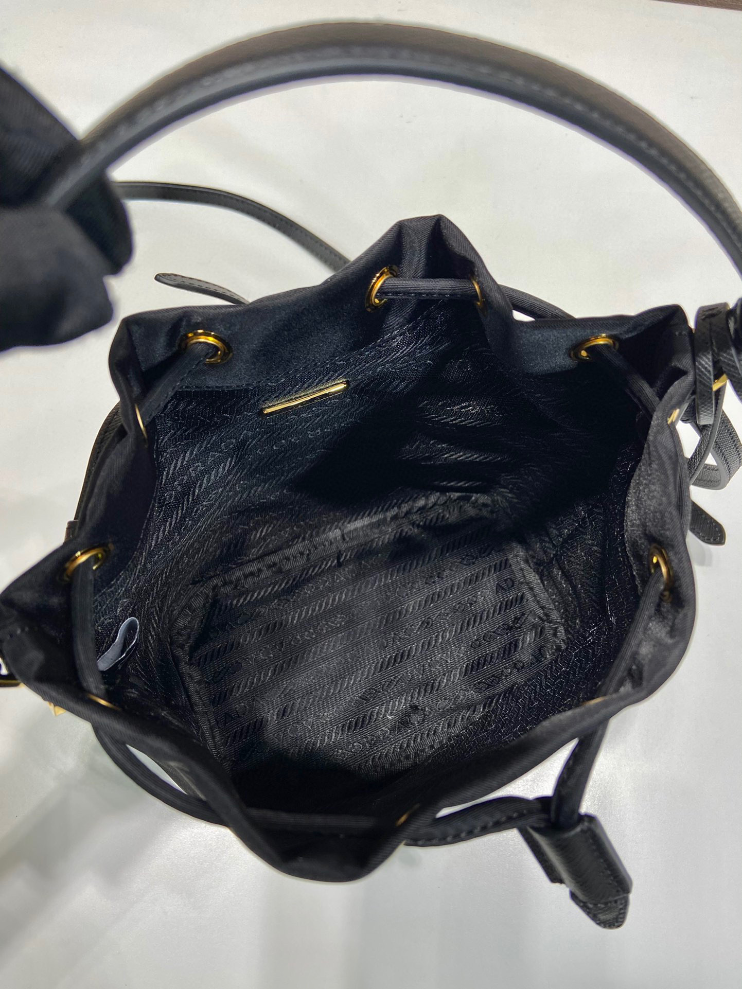 Borsa a secchiello Prada Dimensioni: 15,5*19,5*10 cm