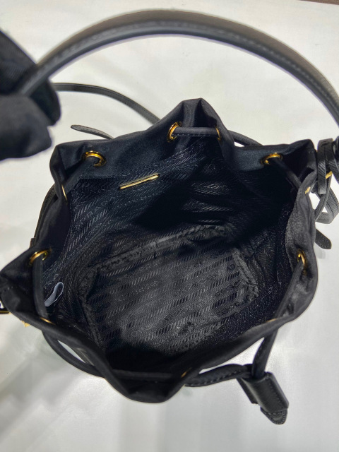 Borsa a secchiello Prada Dimensioni: 15,5*19,5*10 cm