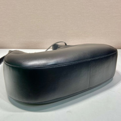 Prada Unterarmtasche Größe: 40 x 30 x 9 cm