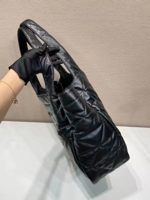 Prada shopping bag  Size：39*34*16cm
