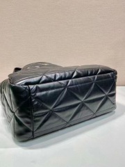 Prada shopping bag  Size：39*34*16cm