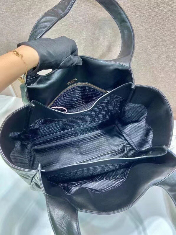 Prada shopping bag  Size：39*34*16cm