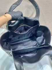 Prada shopping bag  Size：39*34*16cm