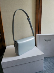 Celine Unterarmtasche Größe: 20 x 10 x 4 cm