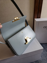 Celine Unterarmtasche Größe: 20 x 10 x 4 cm