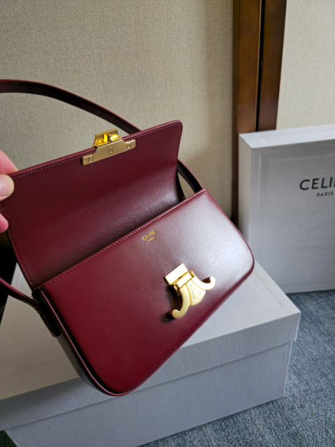 Celine Unterarmtasche Größe: 20 x 10 x 4 cm