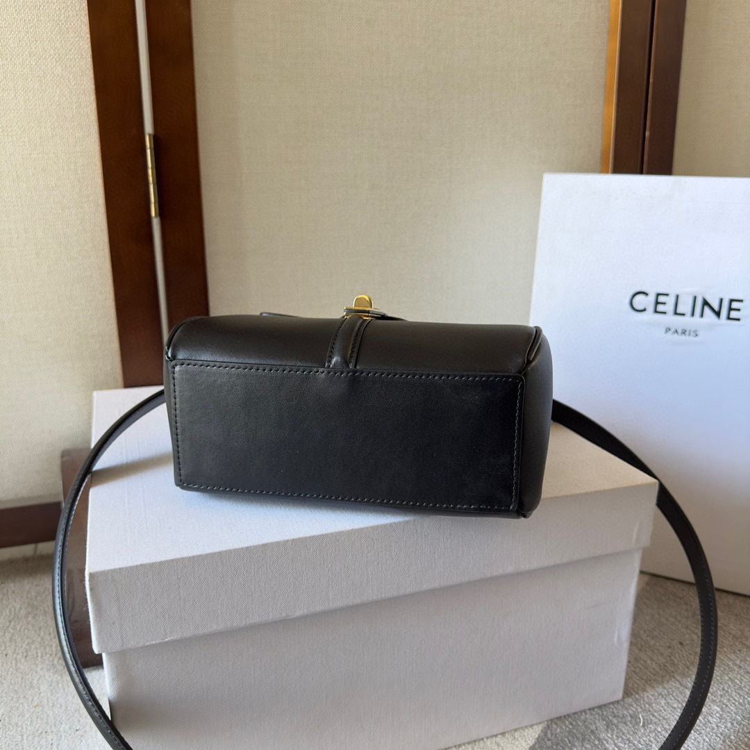 Celine 手拿包 尺寸：17.5*14*7cm