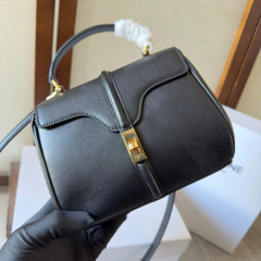 Celine 手拿包 尺寸：17.5*14*7cm