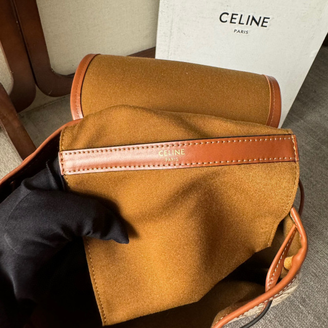 Celine双肩包尺寸：25*32.5*16cm
