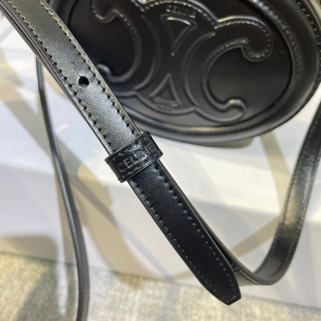 Celine 单肩包 尺寸：16*12.5*4cm