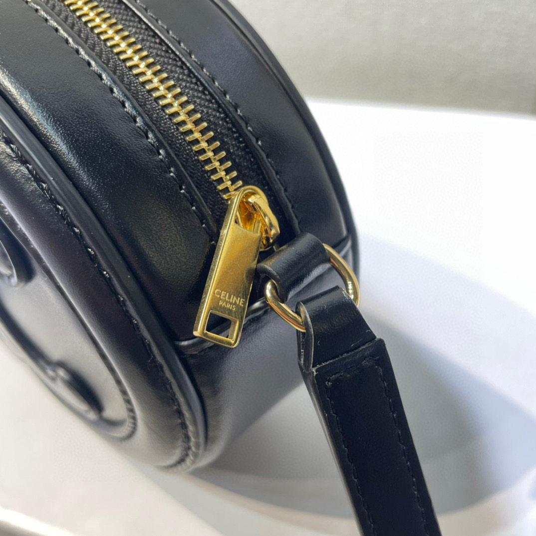 Celine 单肩包 尺寸：16*12.5*4cm