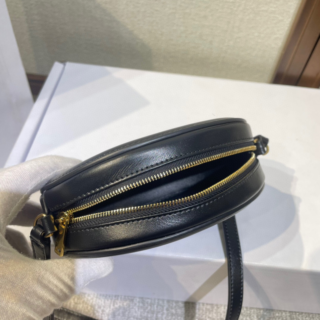 Celine 单肩包 尺寸：16*12.5*4cm