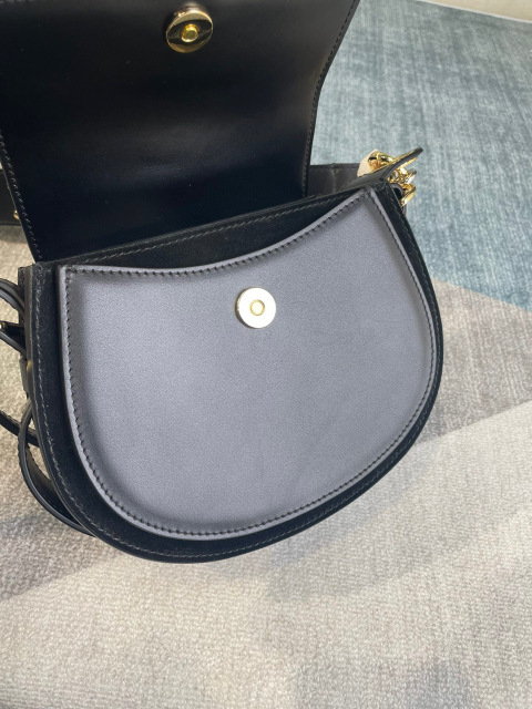 Celine  Single shoulder bag Size：20*7*15cm