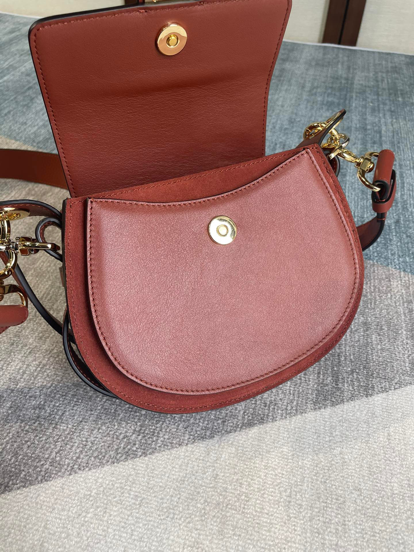 Celine  Single shoulder bag Size：20*7*15cm