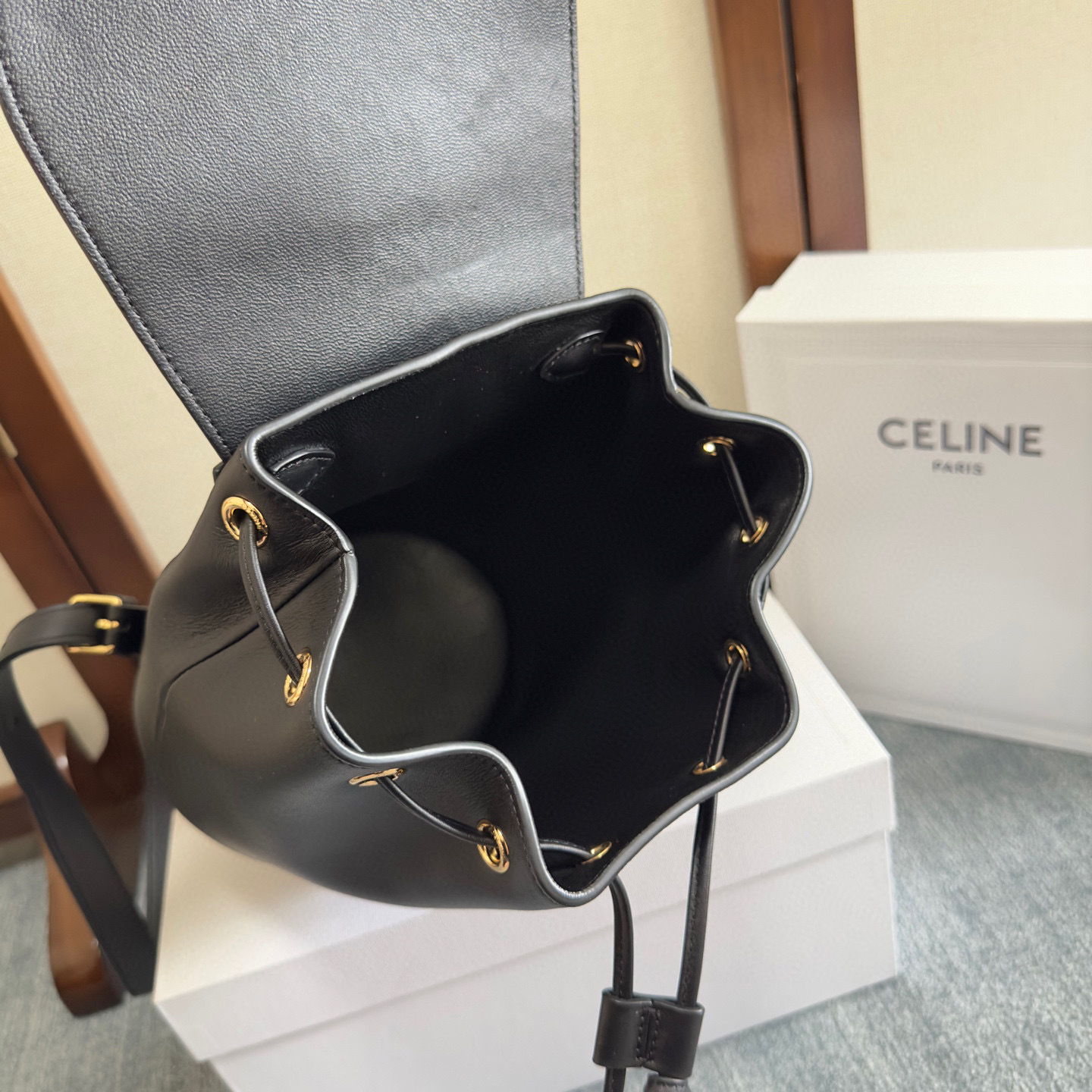Celine Rucksacktasche Größe: 25 x 18 x 13 cm