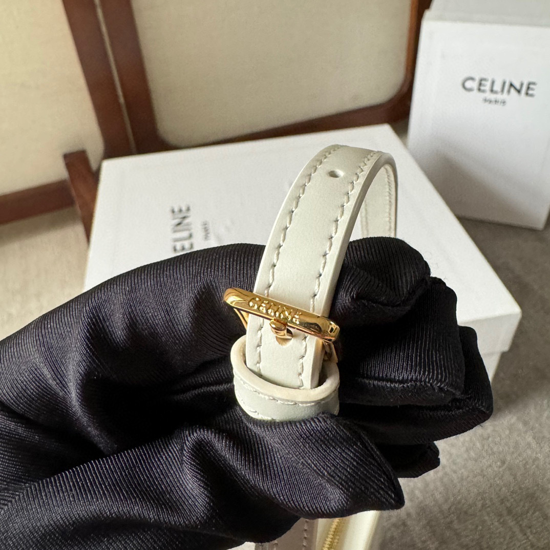Celine Unterarmtasche Größe: 22 x 13,5 x 4 cm