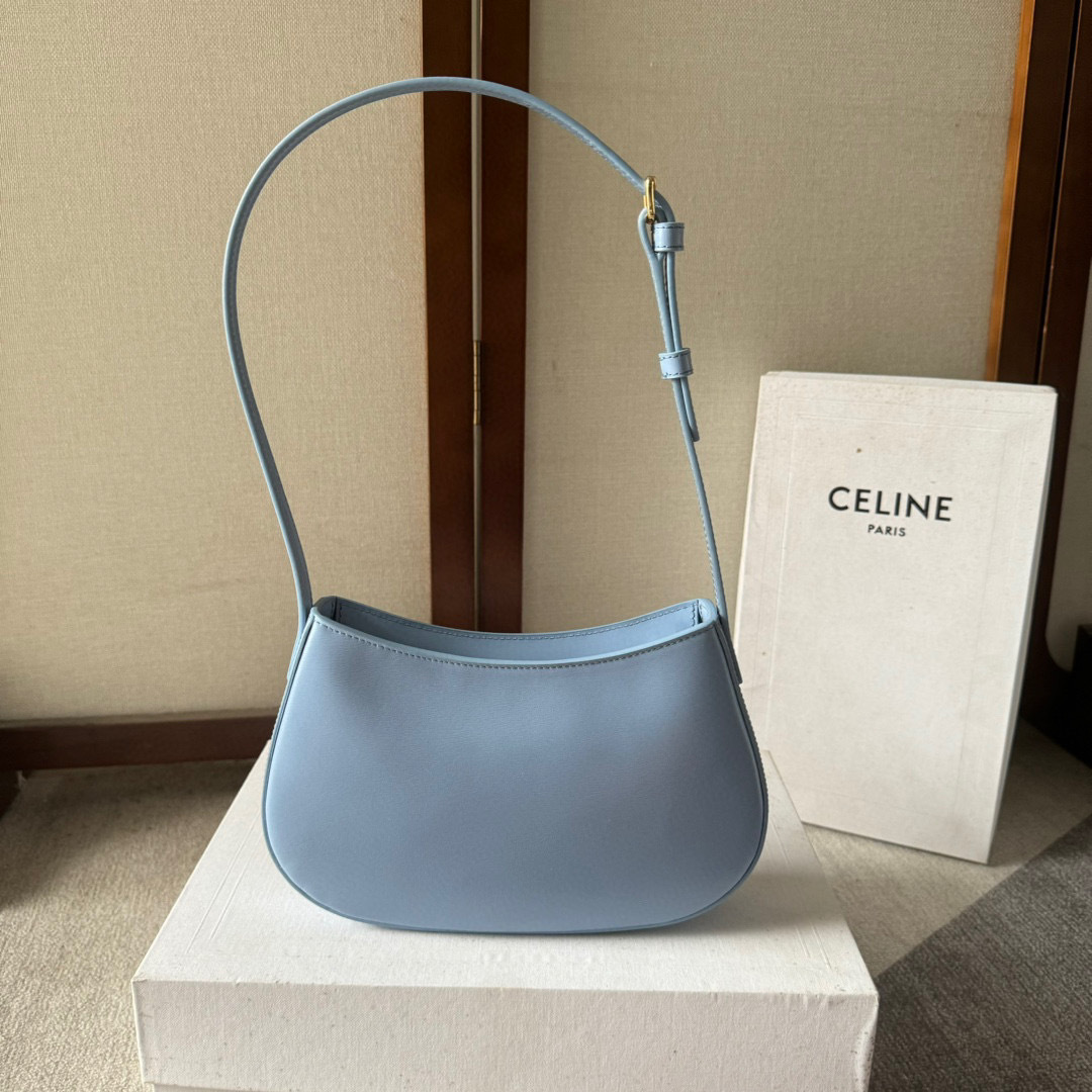 Celine  Underarm bag Size：22*13.5*4cm